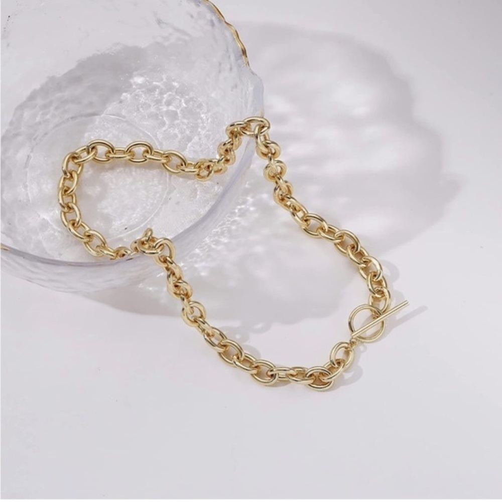 Gold 18k Gold Plated Toggle Chain Necklace - Picture 3 of 3